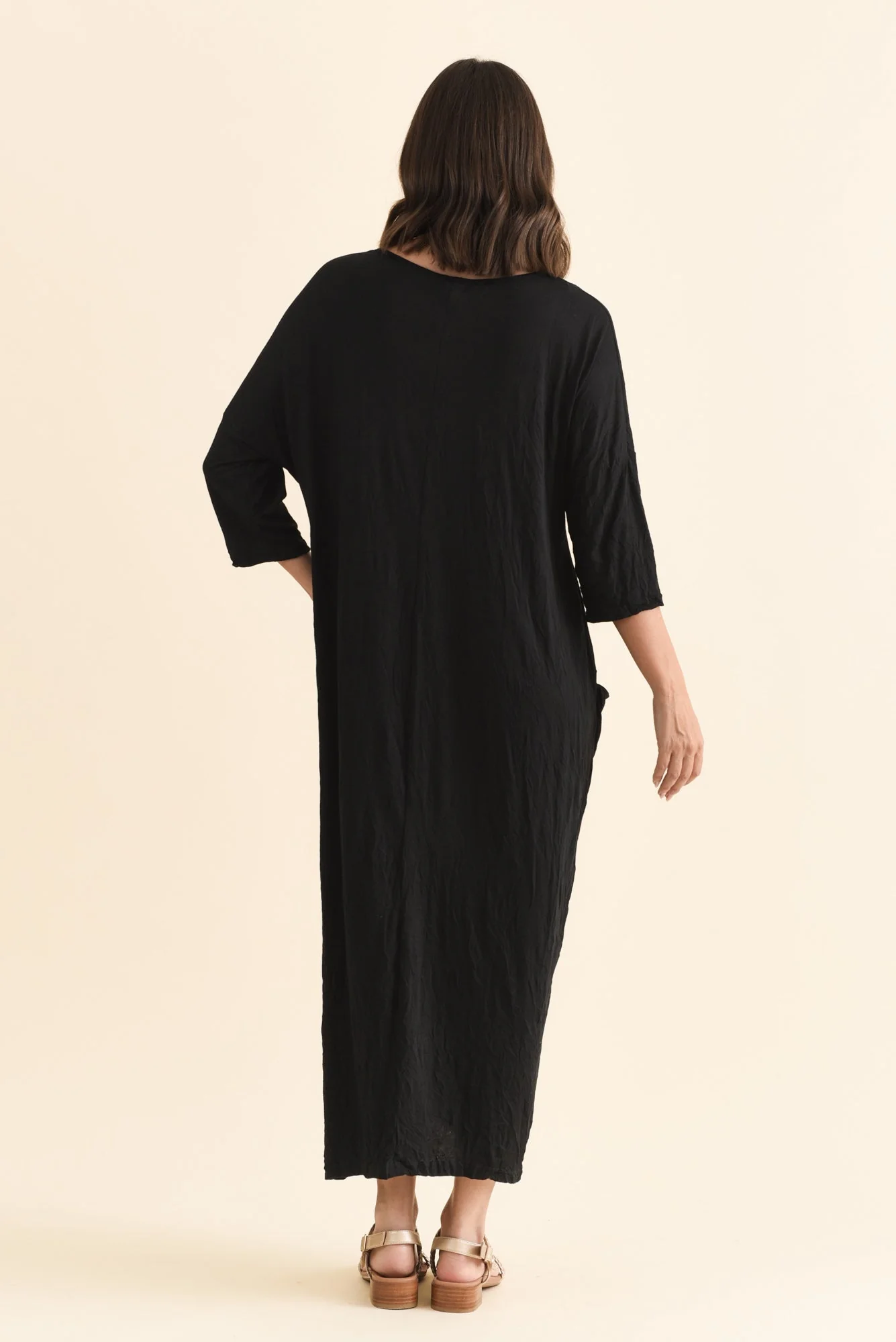 Travel Black Crinkle Cotton Sleeved Maxi Dress - Image 4