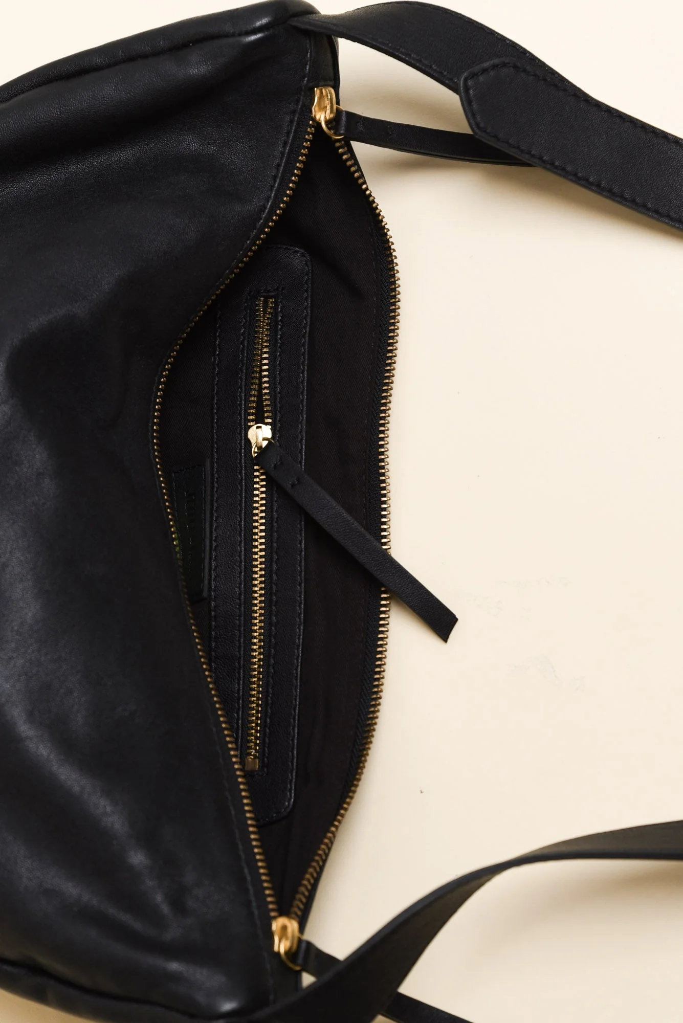 Shasta Black Leather Sling Bag - Image 3