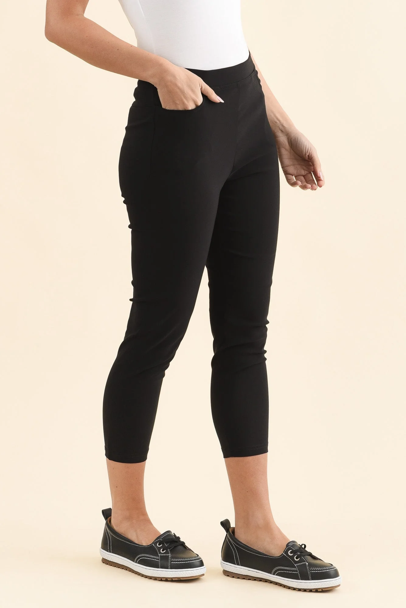 Zara Black Stretch Cropped Pants - Image 3